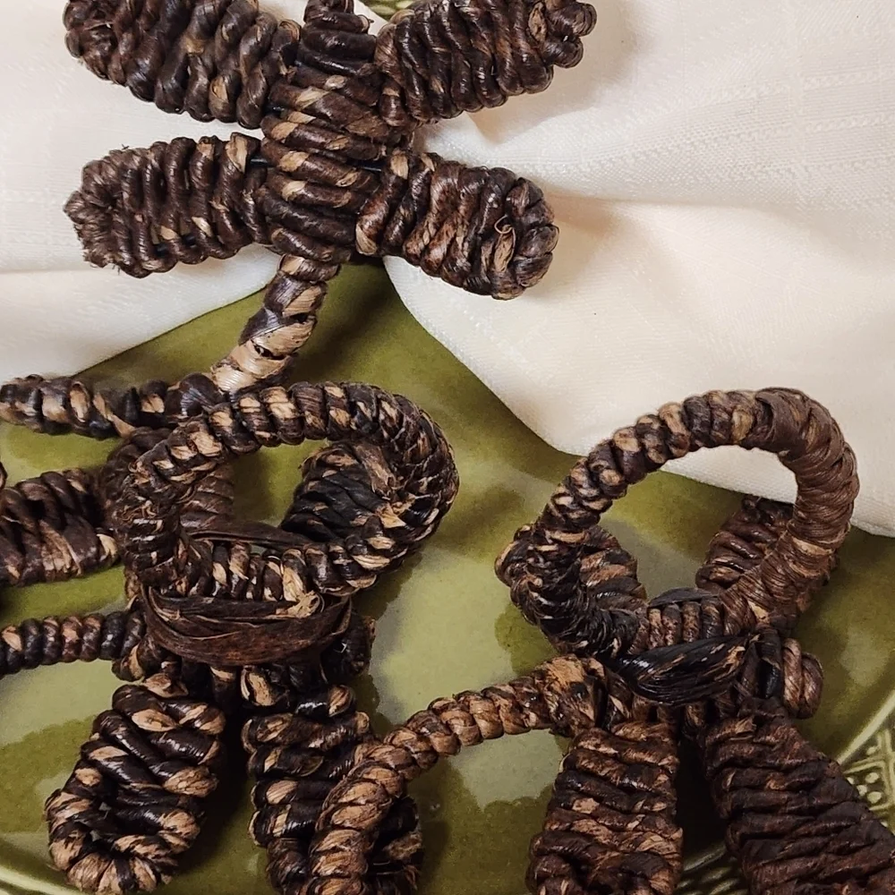 Set of 4 Wicker Rattan Woven Napkin Rings Brown 3